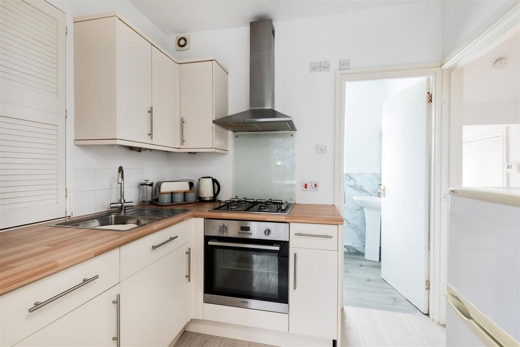 Property photo 3 of 12 Ground Floor Flat, 7 Onega Terrace, Bath BA1 3Ah-8