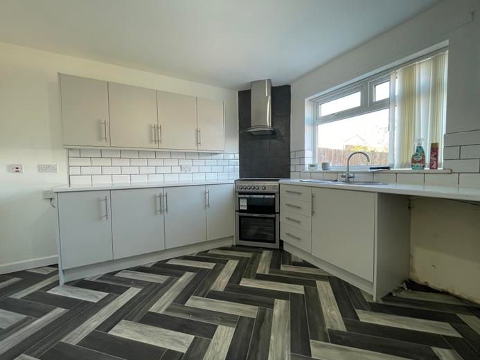 Property photo 3 of 8 Kitchen