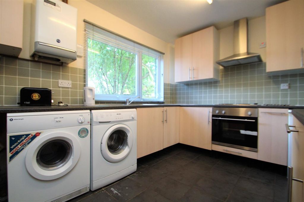 Property photo 3 of 10 Kitchen (2).Jpg