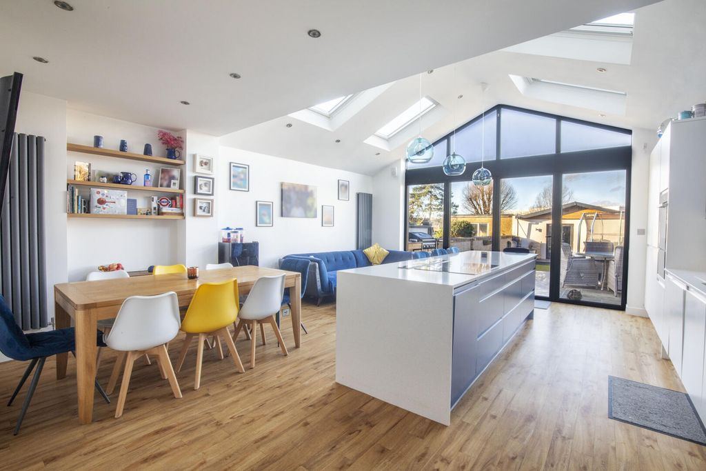 Property photo 2 of 21 Kitchen