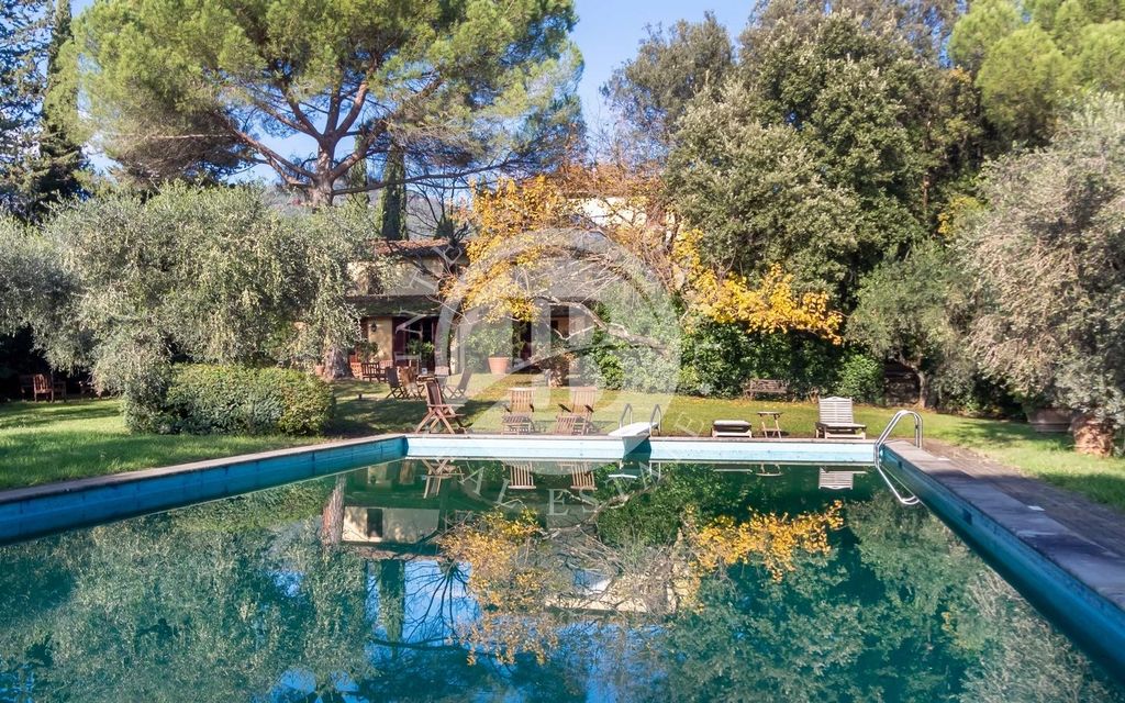 Property photo 2 of 27