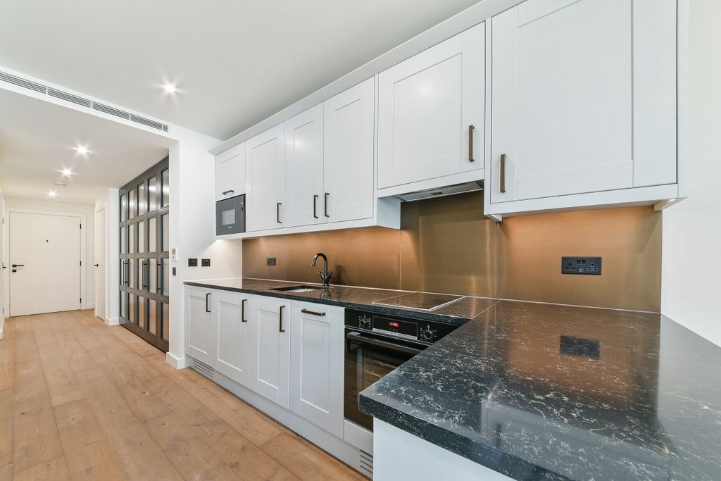 Property photo 3 of 6 Kitchen