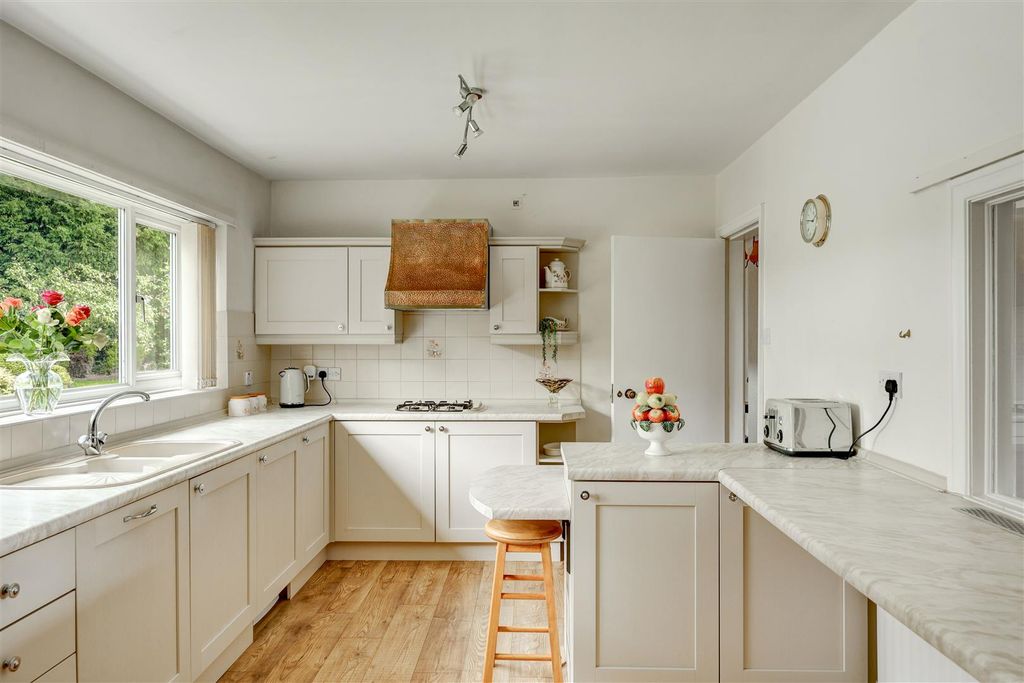 Property photo 3 of 40 Kitchen