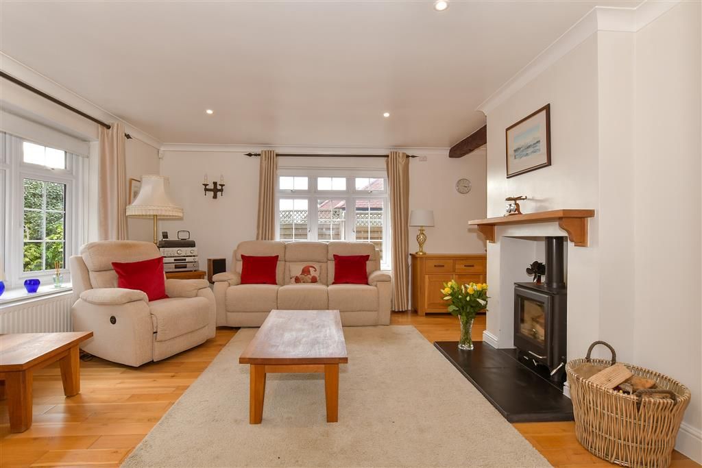 Property photo 3 of 11 Lounge
