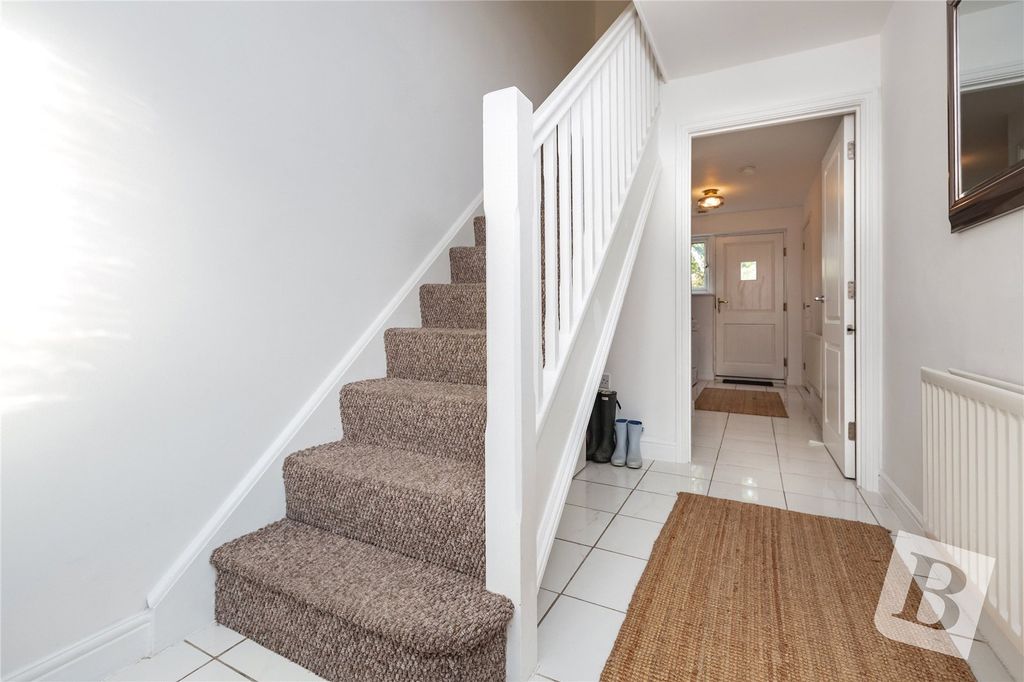 Property photo 2 of 16 Entrance Hall