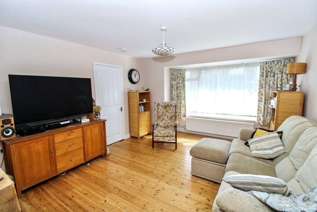 Property photo 3 of 40 Lounge