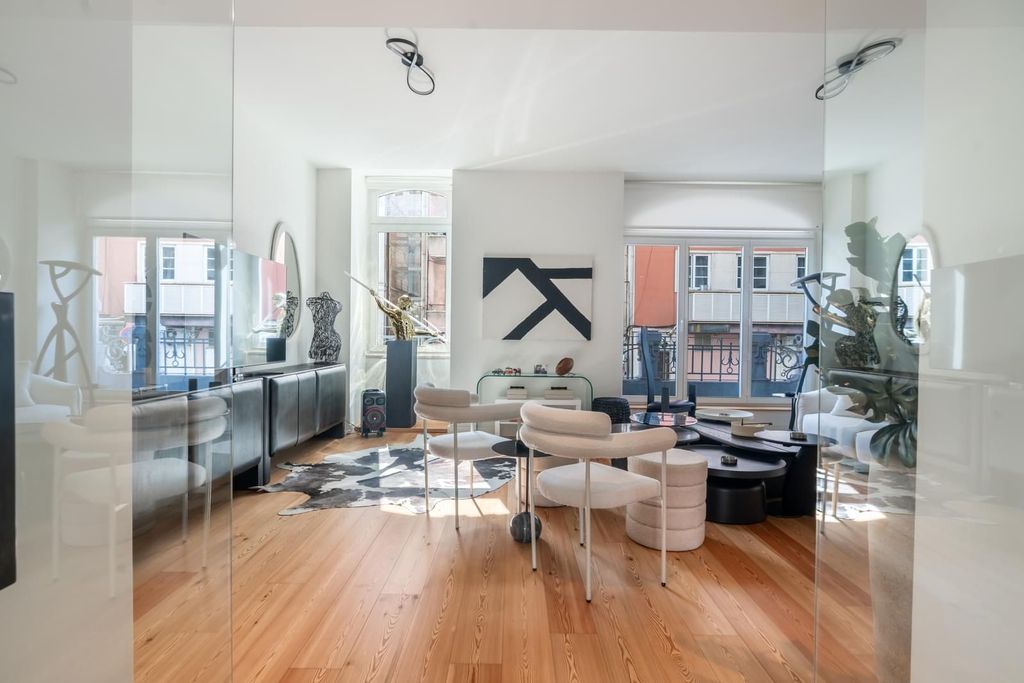 Property photo 2 of 35