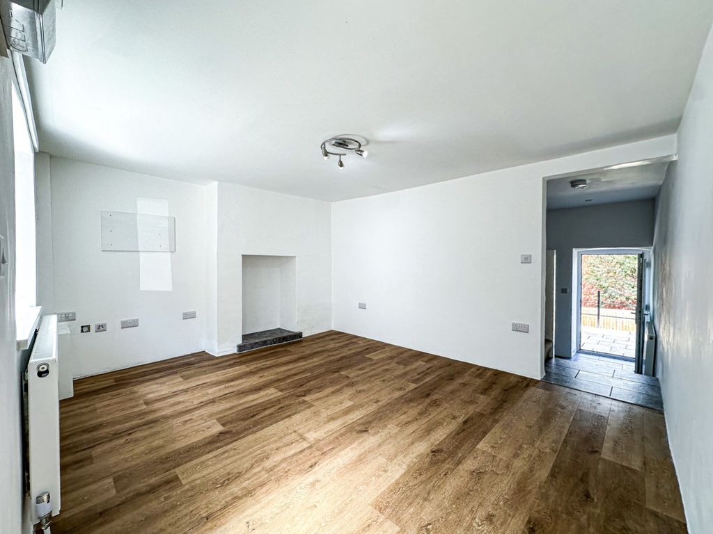 Property photo 2 of 15 3489315