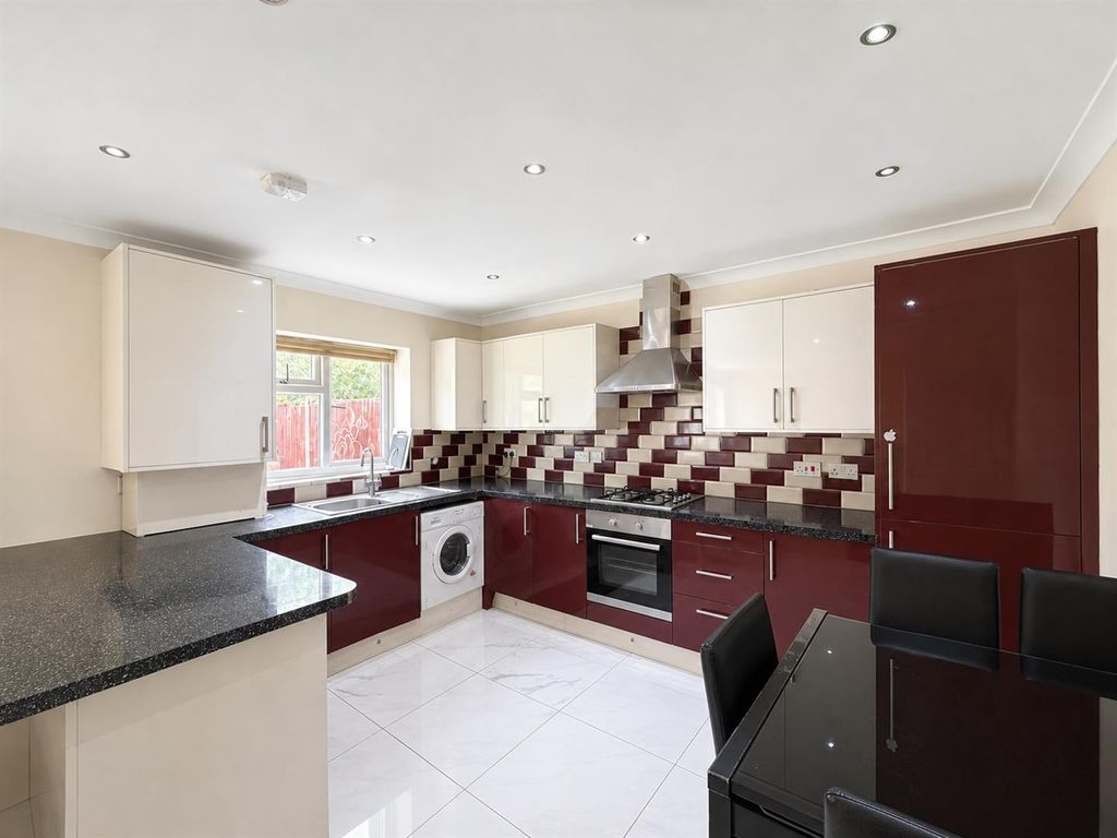 Property photo 1 of 8 Kitchen