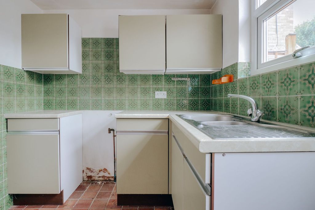 Property photo 1 of 6 Kitchen
