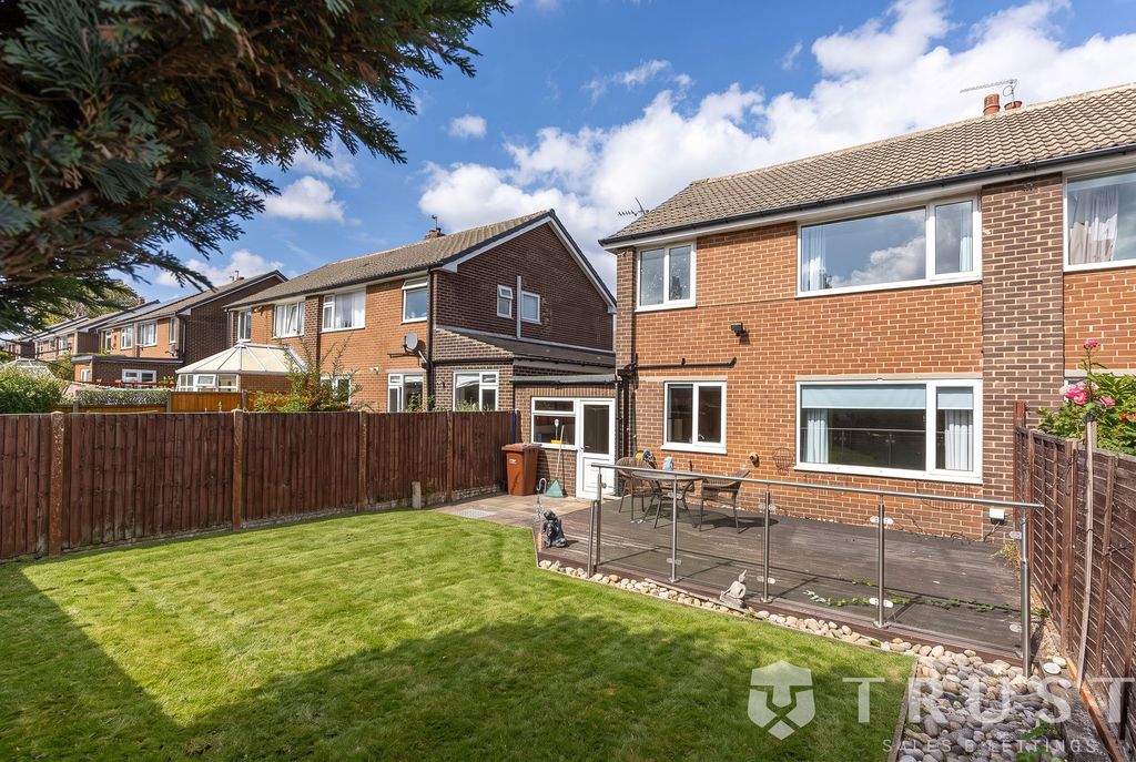 Property photo 2 of 33