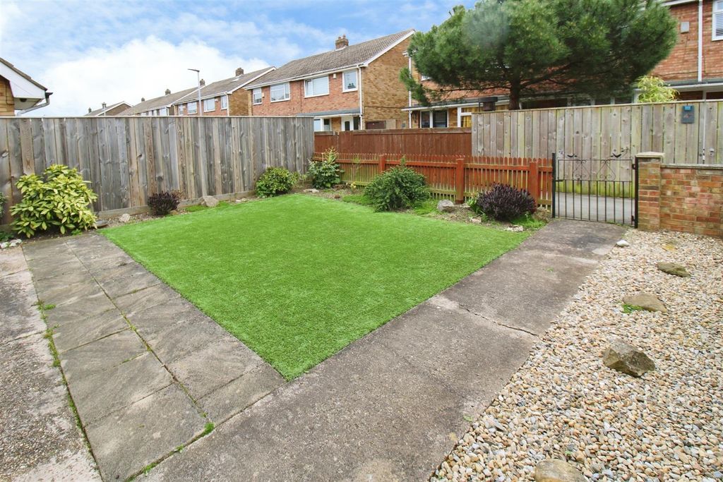 Property photo 3 of 14 Gardens