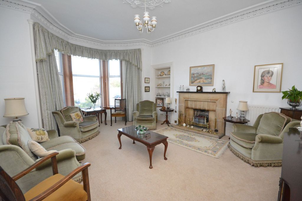 Property photo 2 of 27