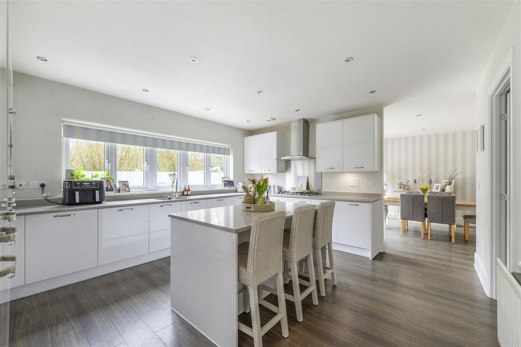 Property photo 3 of 25 8