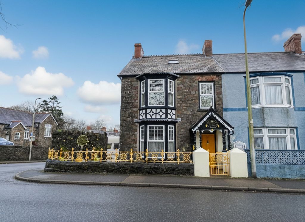 Property photo 2 of 33