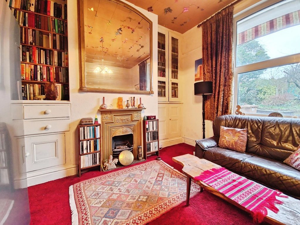 Property photo 3 of 12