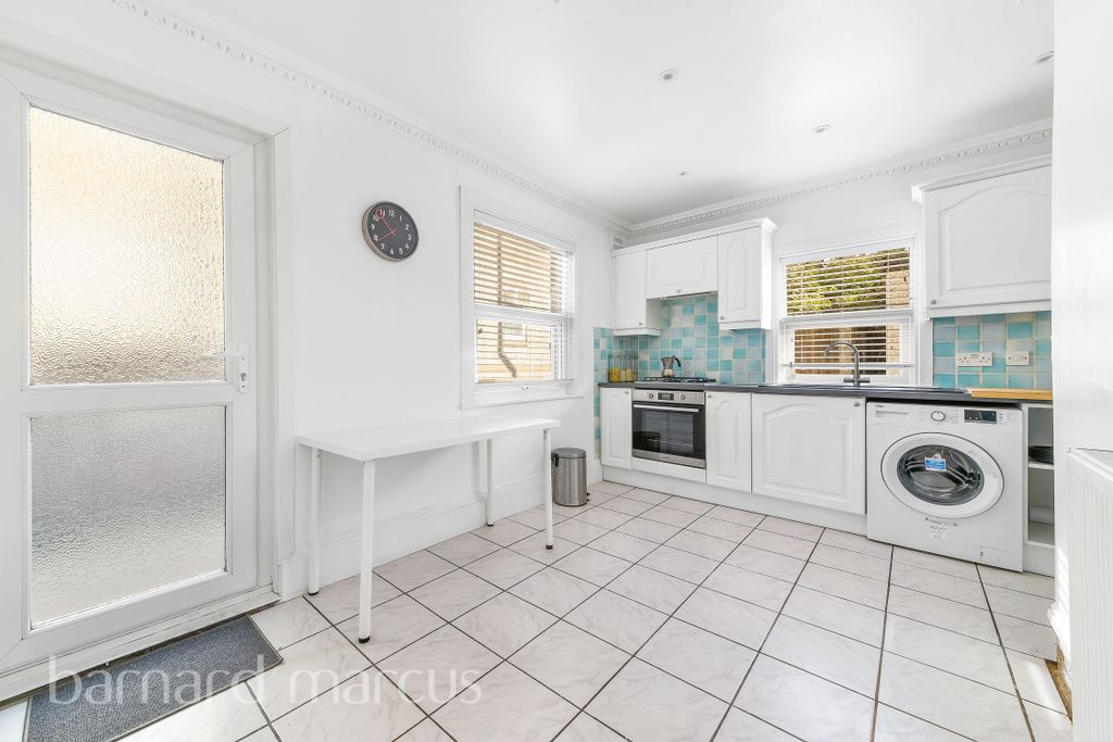 Property photo 3 of 4 Kitchen
