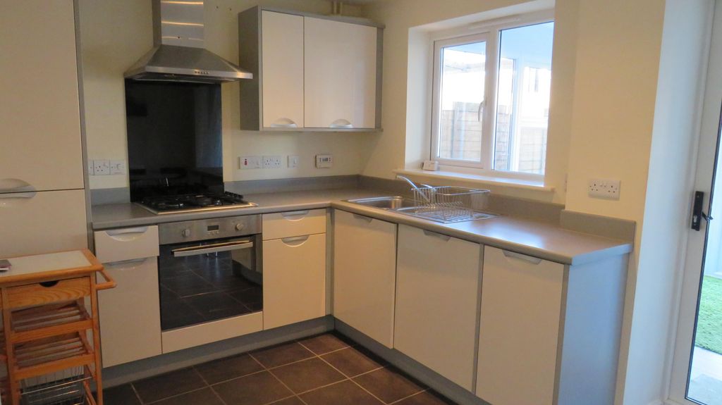 Property photo 2 of 10 Kitchen