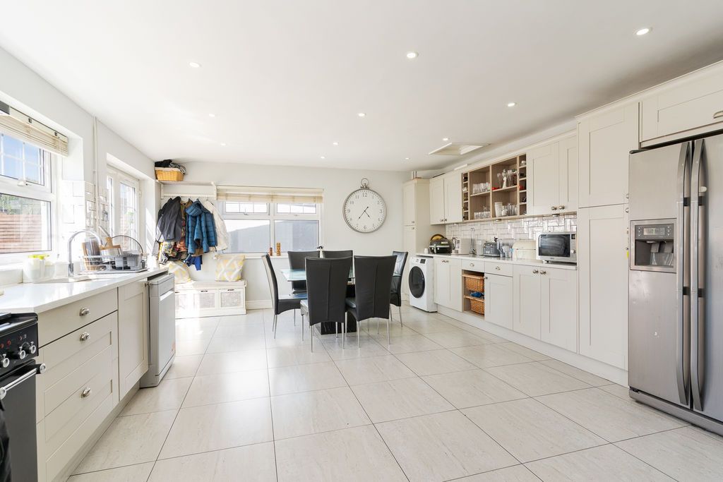 Additional image 5 of 6 bed end terrace house for saleVictoria Square, Penarth CF64