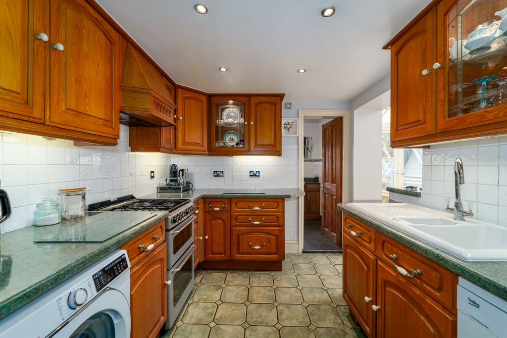 Property photo 2 of 19