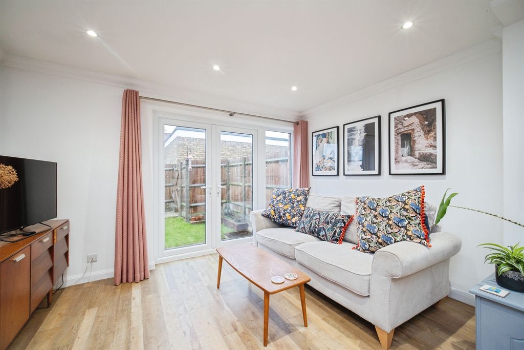 Property photo 2 of 18