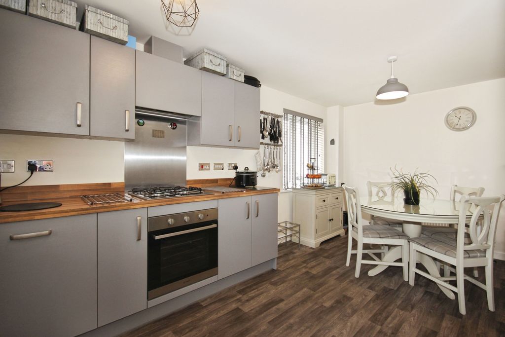 Property photo 2 of 17 Kitchen/Dining Room