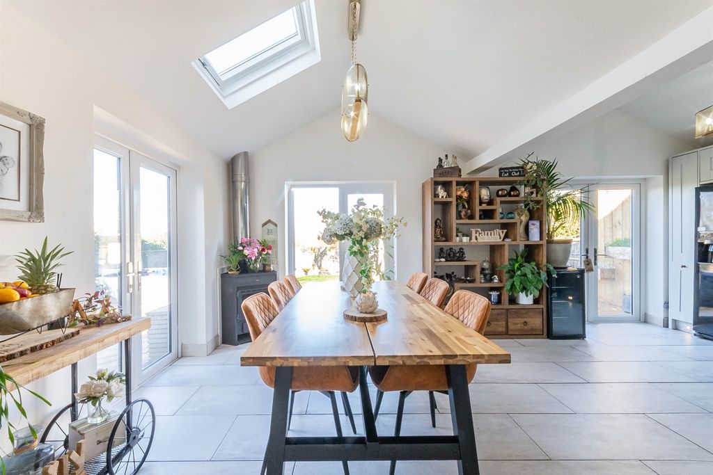 Property photo 1 of 21 Kitchen/Diner