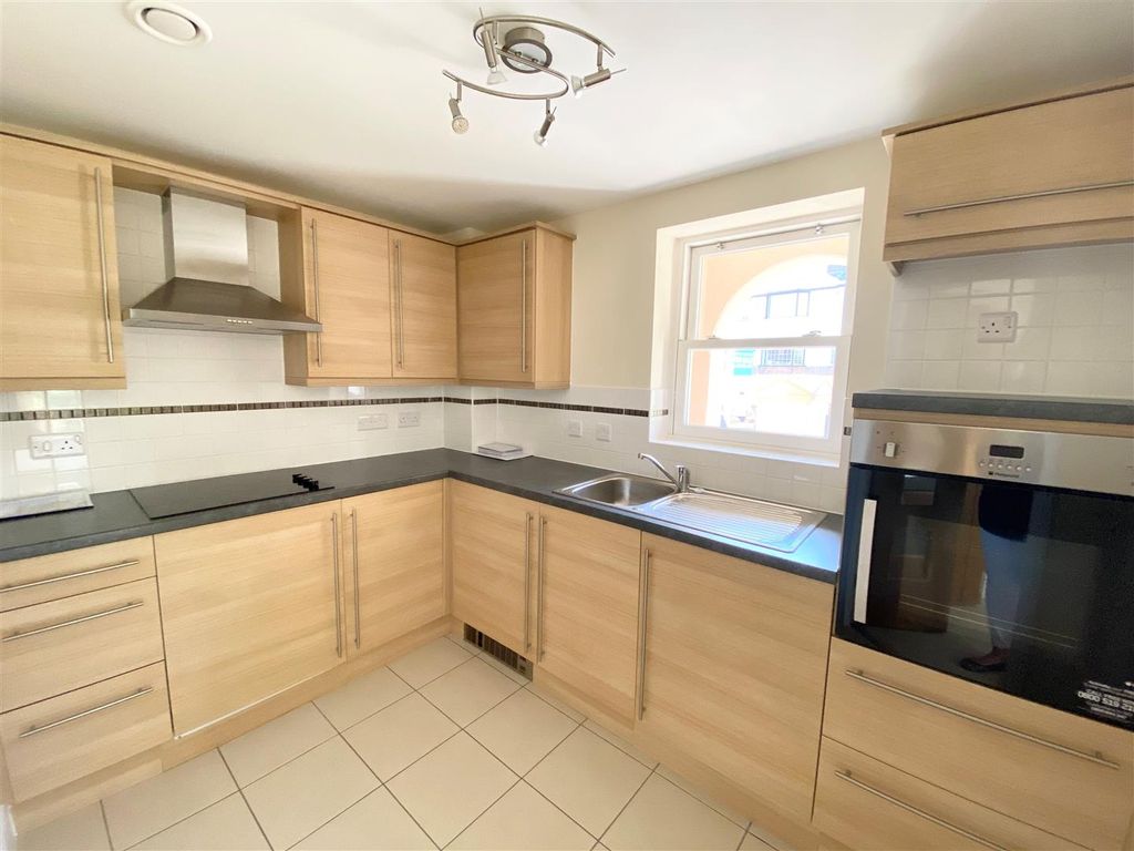 Property photo 3 of 11 Kitchen.Jpg