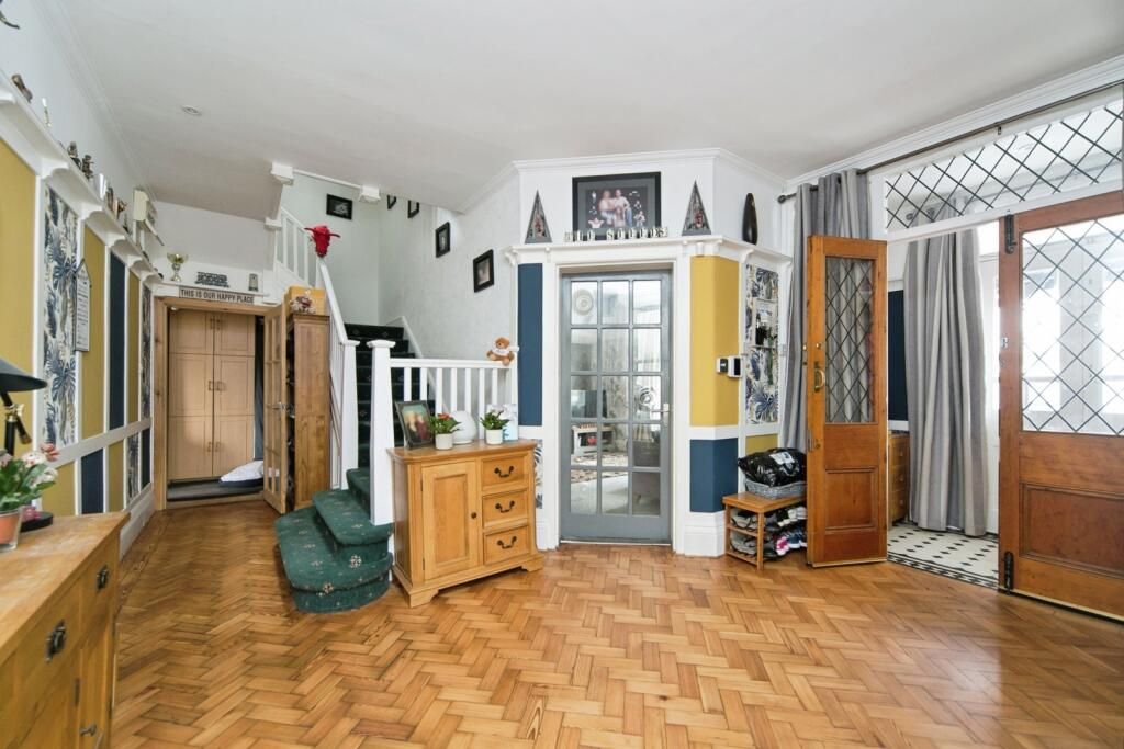 Property photo 2 of 26