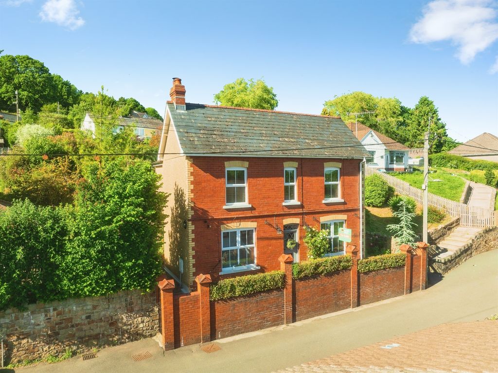 Property photo 1 of 32