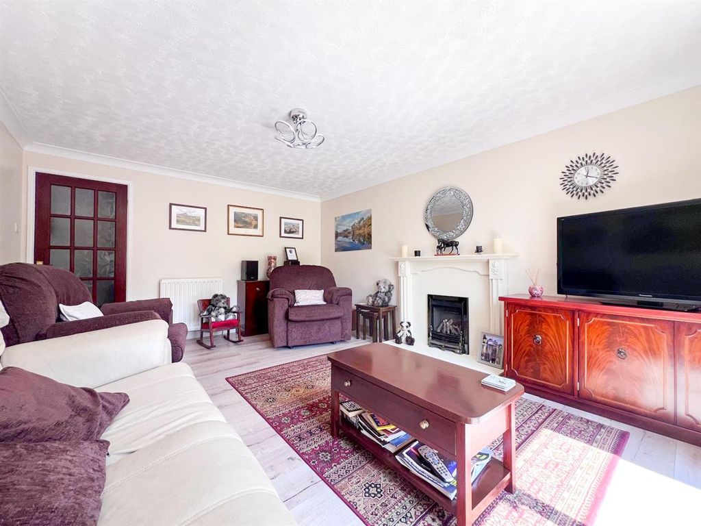 Property photo 3 of 21 Sitting Room
