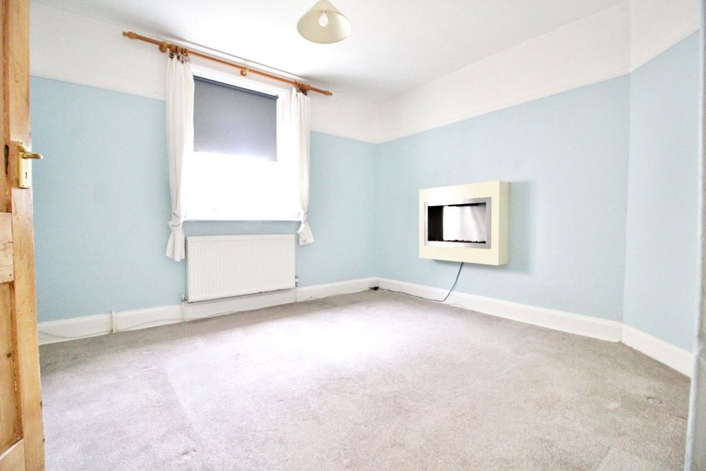 Property photo 2 of 8 Picture No. 10