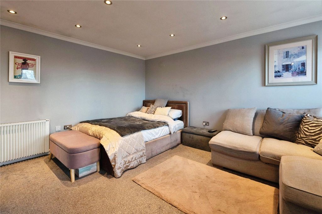 Property photo 3 of 7 Living Room Bedroom