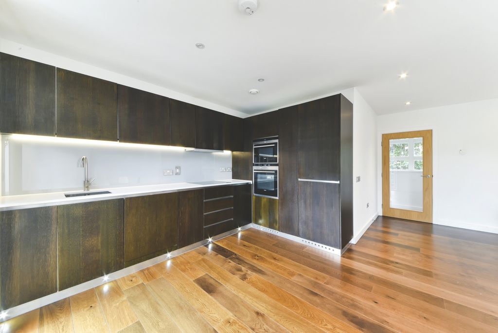 Property photo 3 of 9 Kitchen