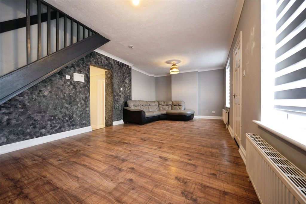 Property photo 2 of 18 Picture No. 21