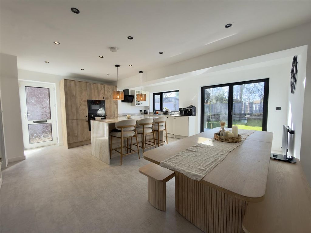 Property photo 3 of 18 Kitchen/Diner