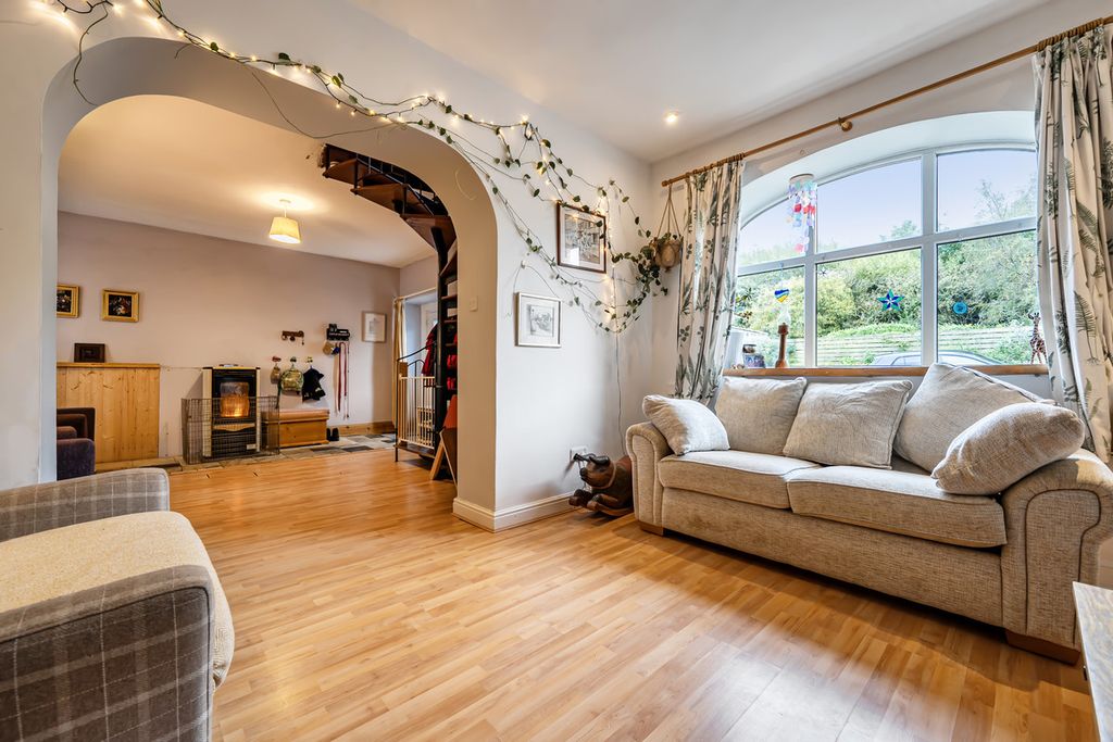 Property photo 2 of 23