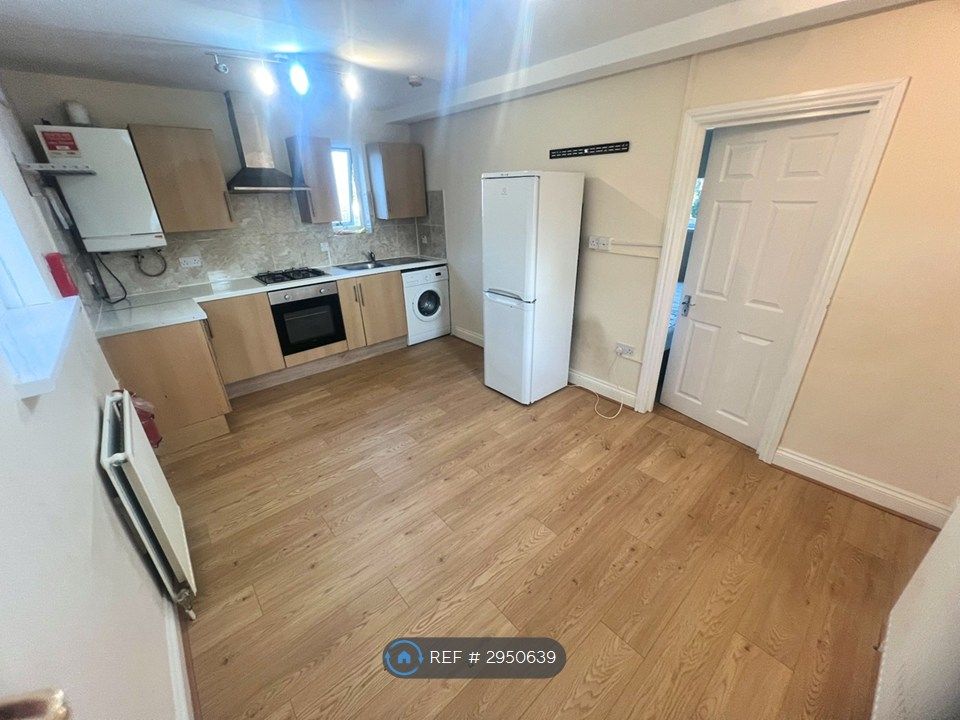 Property photo 1 of 6 Living