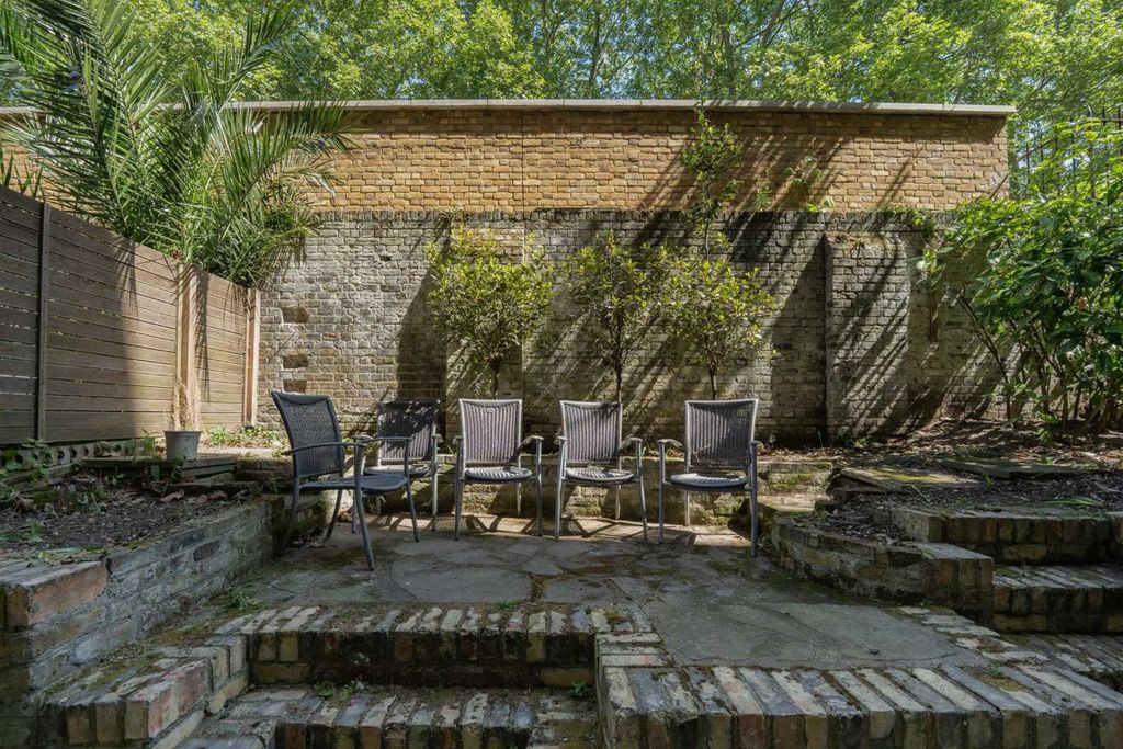 Property photo 3 of 6