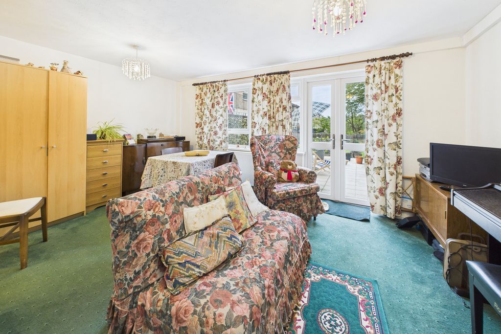 Property photo 2 of 10