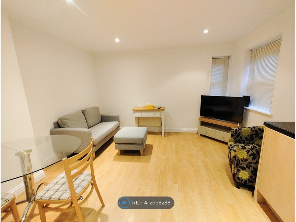 Property photo 2 of 9 Living/Kitchen