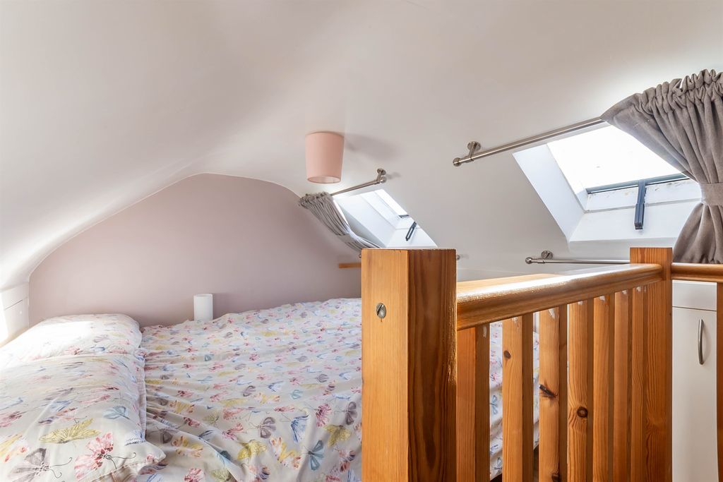 Property photo 3 of 13 Loft Room