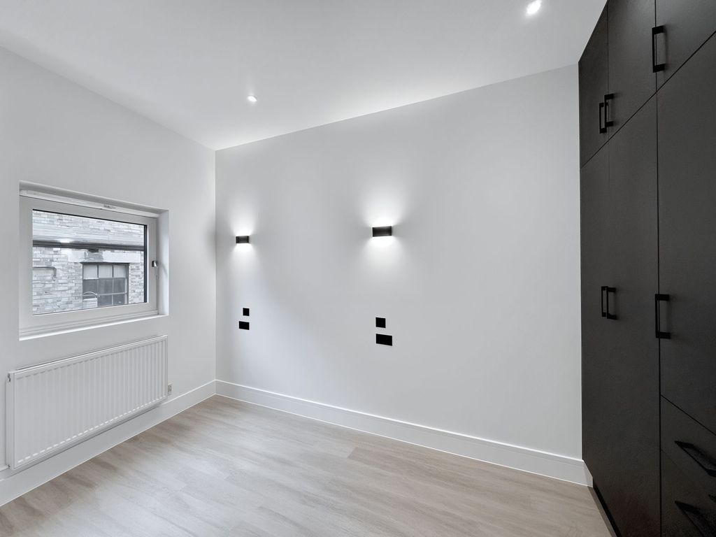 Property photo 3 of 4 Bedroom