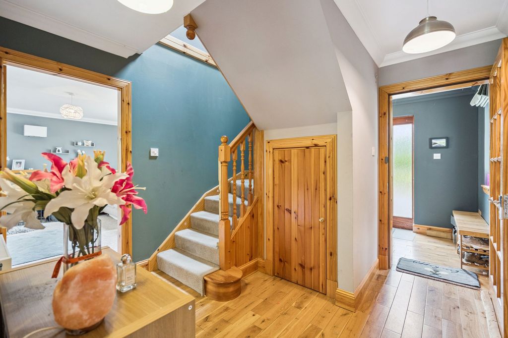 Property photo 2 of 31