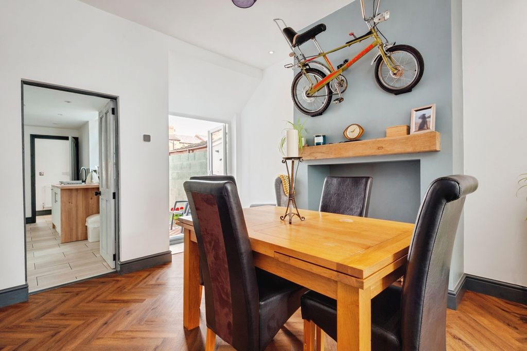 Property photo 2 of 20 Pbox-Img.Jpg