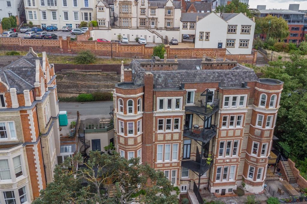 Property photo 1 of 15 (Main)