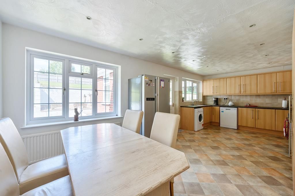 Property photo 2 of 20 Kitchen/Dining Area