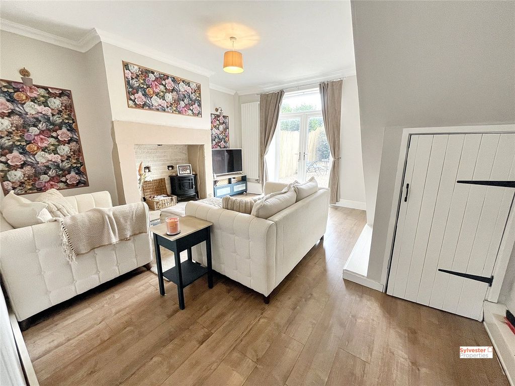 Property photo 2 of 21 Picture No. 11