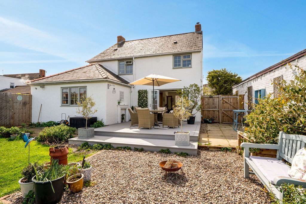 Property photo 2 of 22