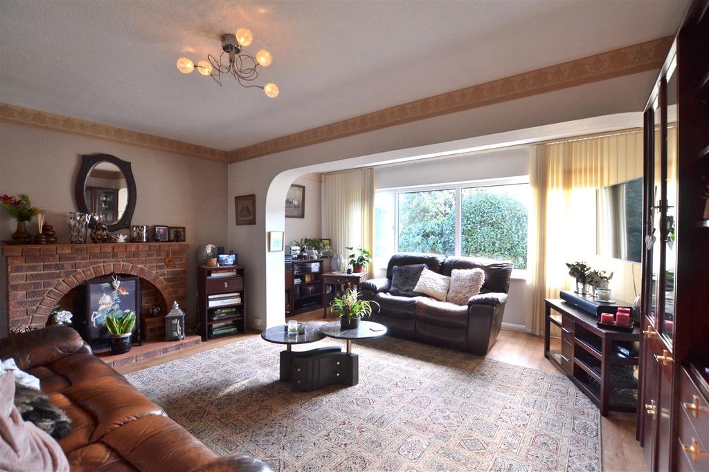 Property photo 2 of 18 Living Room.Jpg